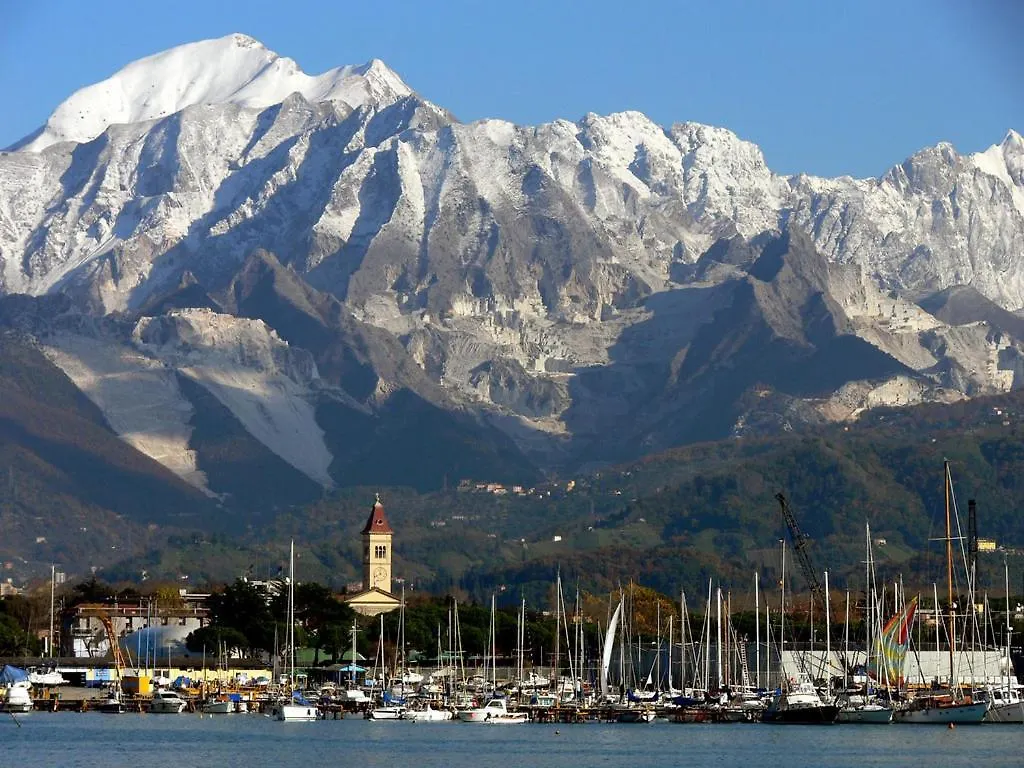 kontakty Between Pisa And 5 Terre